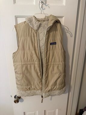 Reversible Patagonia Sherpa-Lined Vest in Cream and Beige